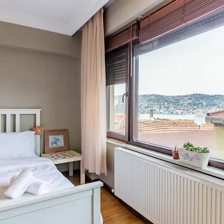 Stylish Flat W Splendid Bosphorus View In Sariyer Διαμέρισμα